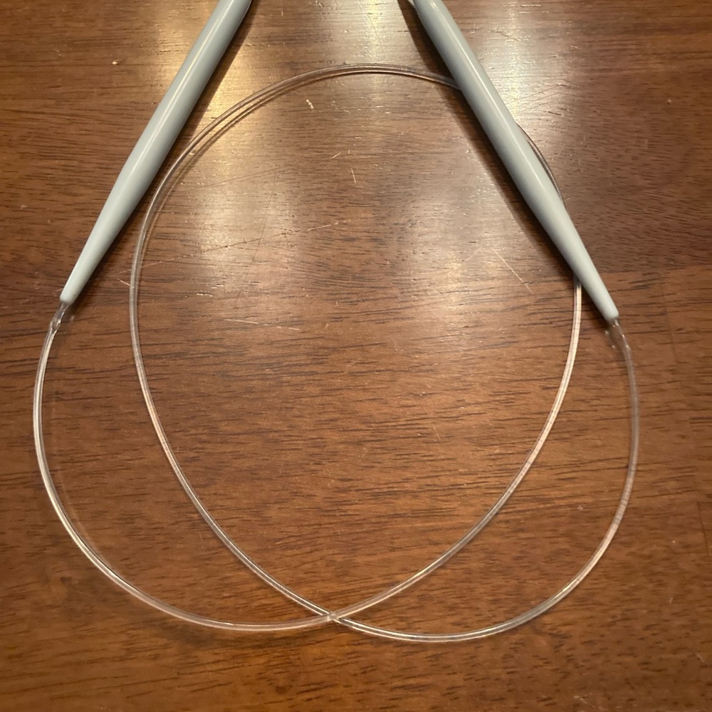 Several sets of knitting needles + needle tip protectors.